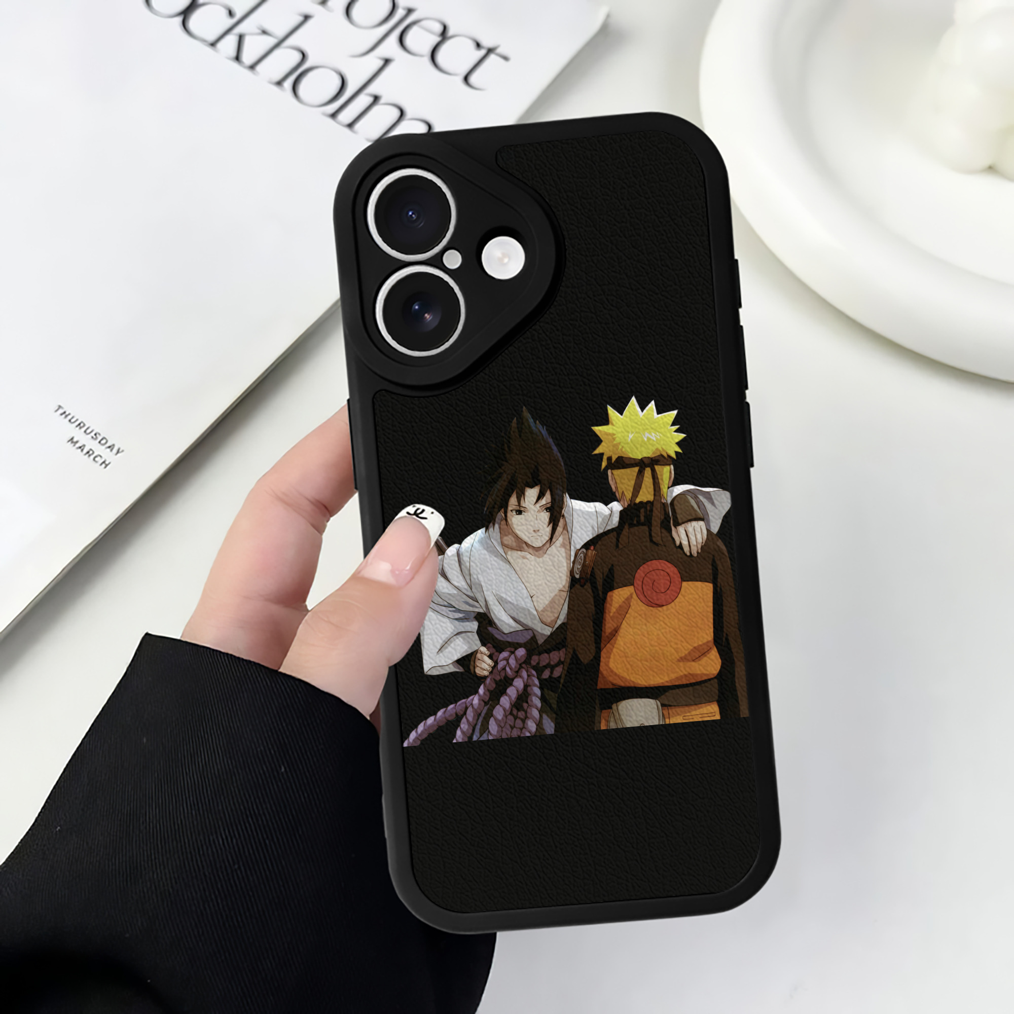（画像用） NARUTO -ナルト- うちは サスケ Uchiha Sasuke 【iPhone 16シリーズ対応】シリコンスマホケース（レザー調） 材質：シリコン
